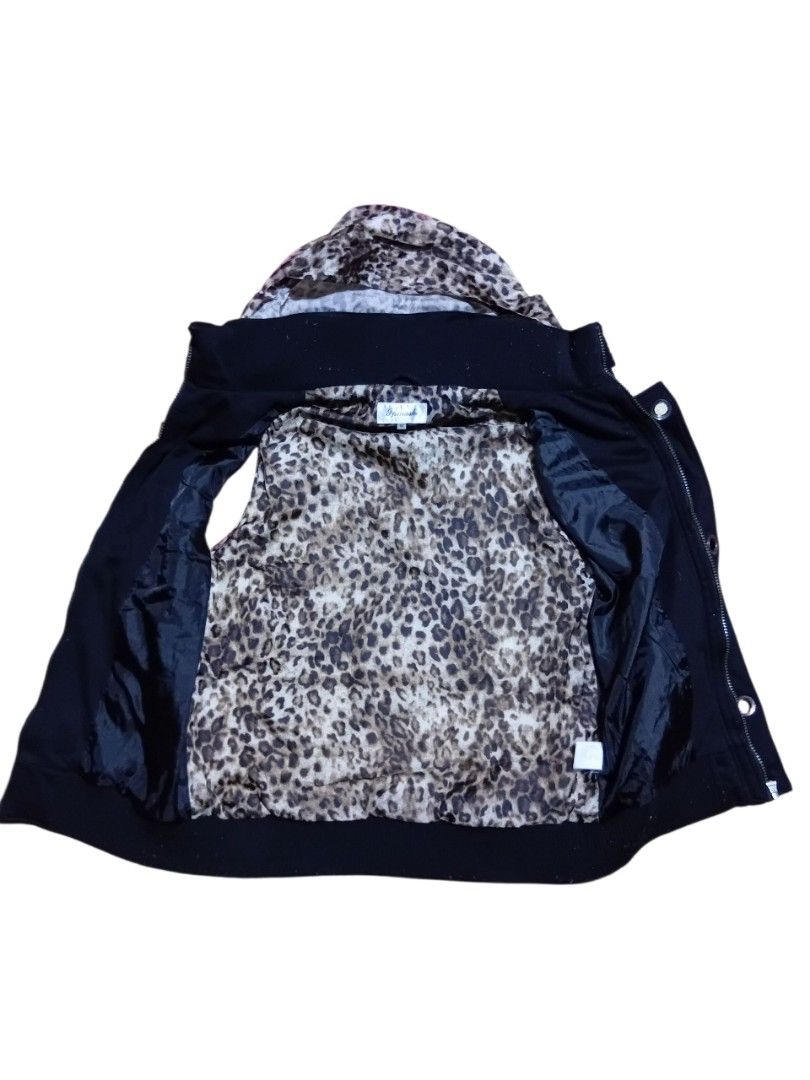 SPINASH 🇯🇵 VEST (Category: Vests) located in Maramag. Submitted by kennethrab93665 (Listing ID 1389853565, Image 2). Description: SPINASH 🇯🇵 550 + sf 79 pesos packable hood 19 width 24 length 9.8/10 CR very good condition need minor wash *lints (removable) 📩.