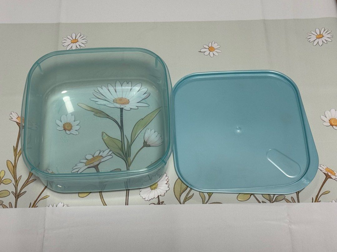 Tupperware (Category: Storage Boxes & Baskets) located in Singapore. Submitted by ahboon1996 (Listing ID 1389892147, Image 3). Description: .