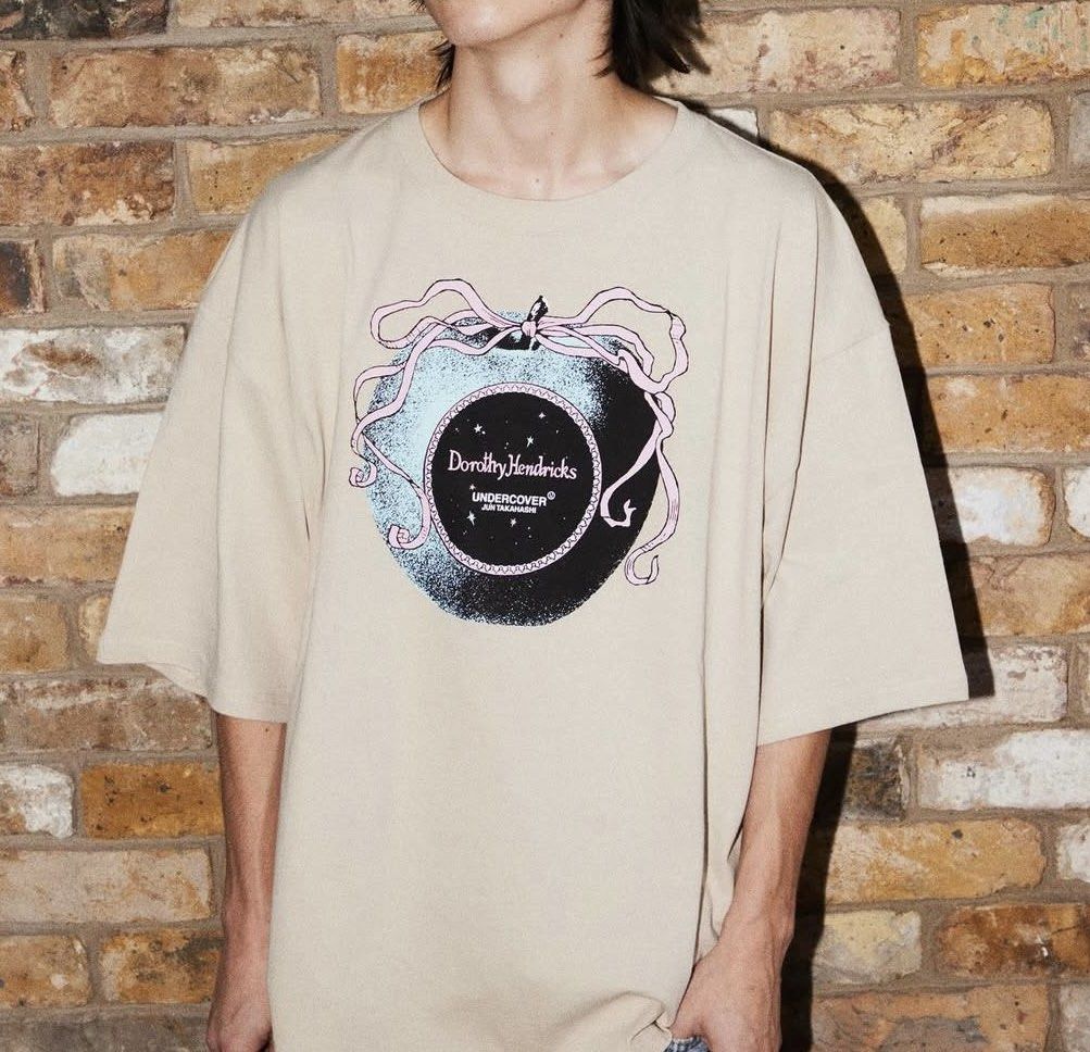 トップス Dorothy Hendricks x undercover Print tee Dorothy Hendricks x undercover Print tee