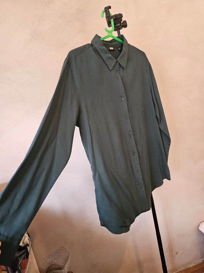 Uniqlo Forest Shirt (Category: Longsleeves) located in Amadeo. Submitted by _cgbb (Listing ID 1389882550, Image 2). Description: Rayon Material Fits XS-S DECLUTTERING..