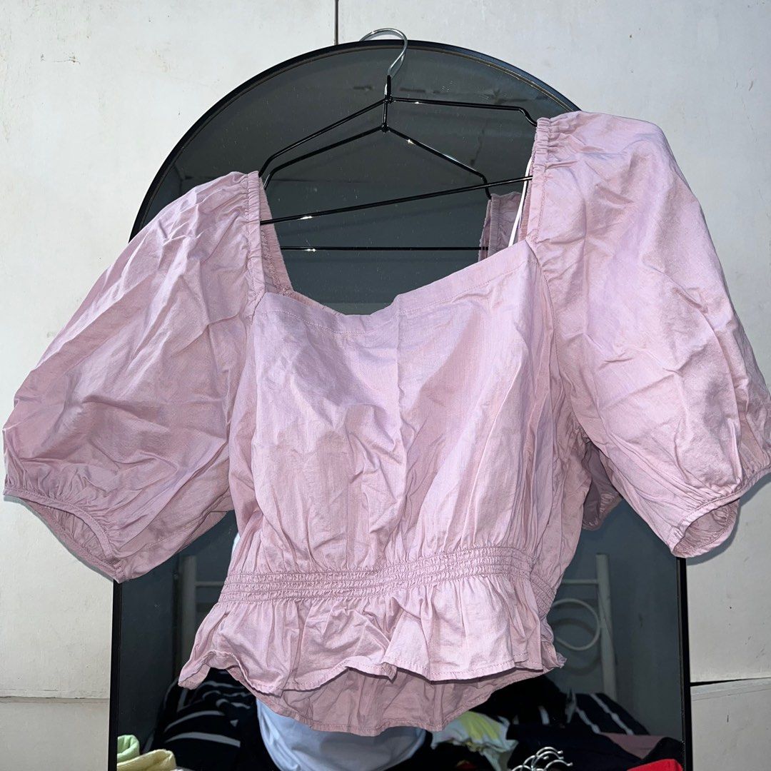 Uniqlo purple crop top (Category: Others Tops) located in Caloocan City. Submitted by jeansforlessph (Listing ID 1389973764, Image 2). Description: Used only once This is preloved. Not brand new. The price is low and based on the condition of the item. Please don’t expect high. No return no exchange. Shipping via jnt express No rush shipping Payment via MAYA ONLY.