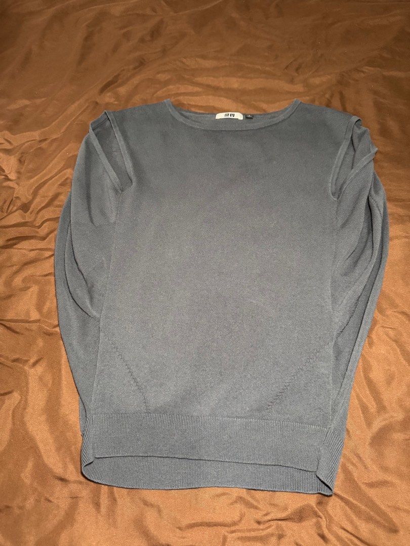 Uniqlo Sleeveless (Medium) (Category: Sleeveless) located in Taguig. Submitted by cs4lt (Listing ID 1389916211, Image 1). Description: .