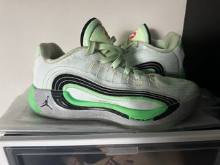 (Category: ) located in . Submitted by sneakerminiclub (Listing ID 1389923338, Image 1). Description: .