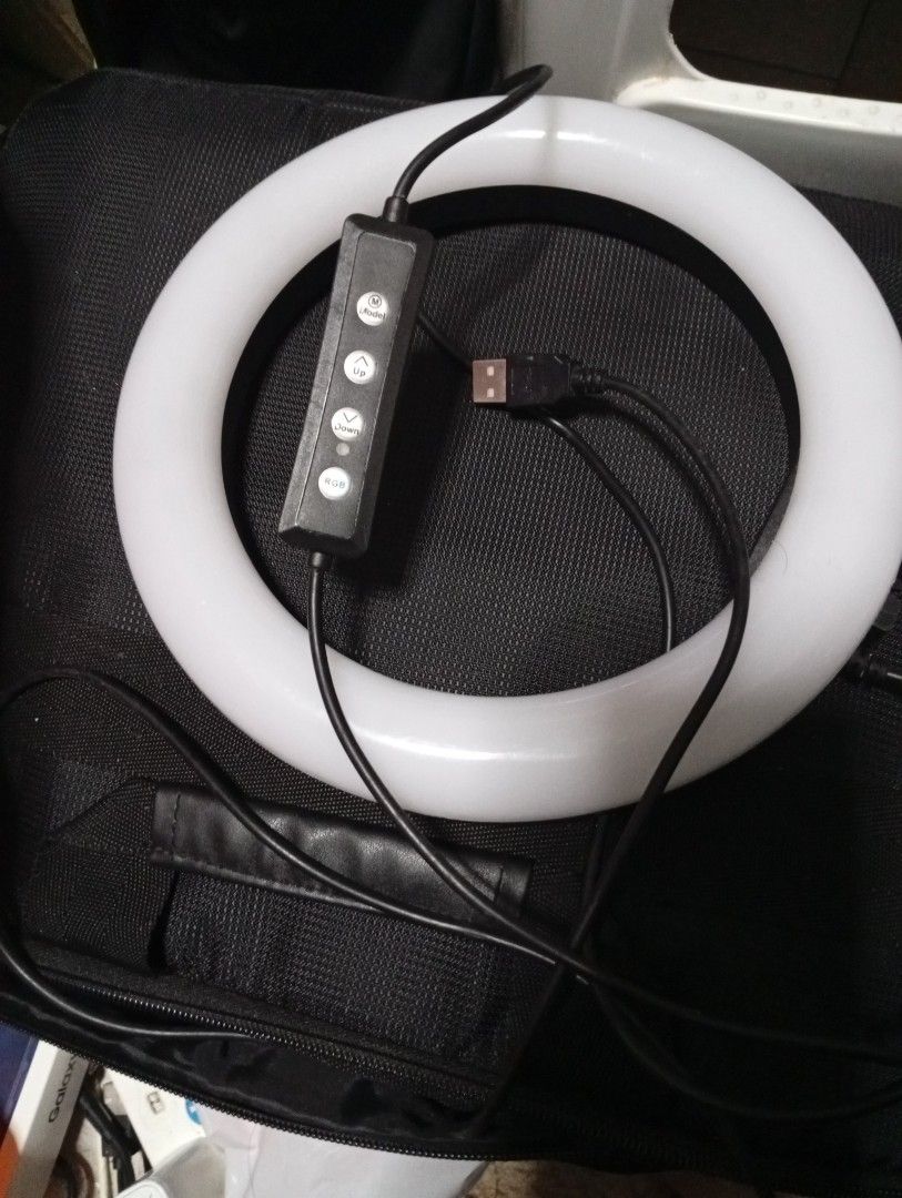 USB Powered Ring Light with Controller (Category: Lighting & Studio Equipment) located in Singapore. Submitted by boldstone.99ec33 (Listing ID 1389872341, Image 1). Description: - USB powered ring light - Adjustable brightness controller - Perfect for video calls, selfies, and content creation - Good condition - Includes USB cable.
