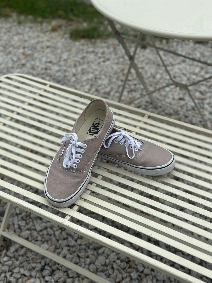 Vans Authentic (Category: Sneakers) located in Kuala Lumpur. Submitted by jefrijamal (Listing ID 1389891133, Image 2). Description: Like new. Rarely worn. Price is negotiable..