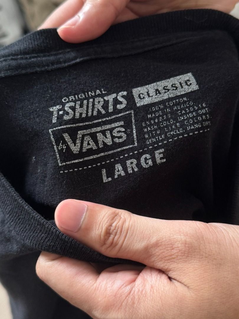 Vans longsleeve (Category: Coats, Jackets and Outerwear) located in Cavite. Submitted by wydecollection (Listing ID 1390029001, Image 3). Description: Vans pullover 22x28.5 large 8/10 condition.
