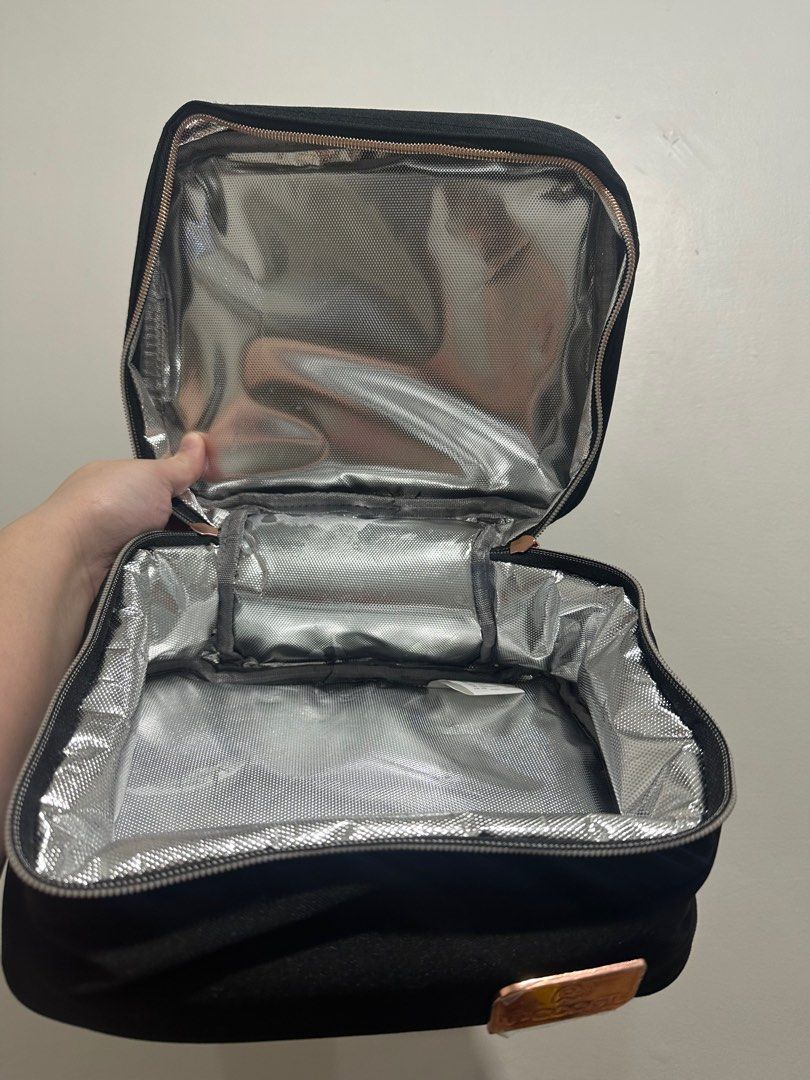 Vcool Insulated Bag (Category: Diaper Bags & Wetbags) located in Cainta. Submitted by cloverscloset.ph (Listing ID 1389848602, Image 3). Description: .