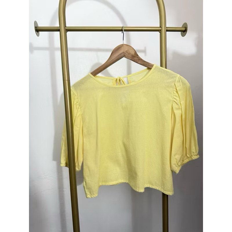 Yellow puff sleeves (Category: Blouses) located in Makati City. Submitted by rocycle (Listing ID 1389899778, Image 2). Description: Puffed sleeves yellow blouse.
