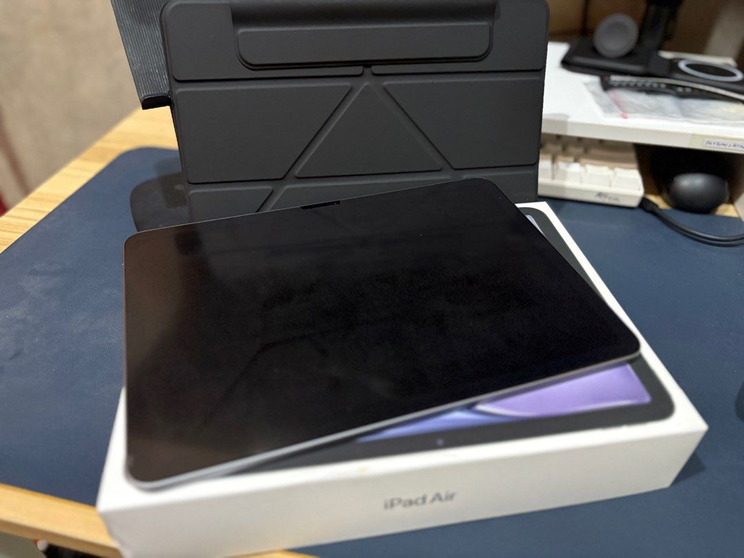 Apple iPad Air M2 128GB WIFI (Category: iPad) located in Cainta. Submitted by herbiboy802 (Listing ID 1384706096, Image 3). Description: Original Apple iPad Air M2 - Original Apple iPad Air M2 - 128 GB wifi - Space Gray - Complete box and accessories; BRAND NEW and UNUSED USB-C Charge Cable, and USB-C Power Adapter - Battery Health 99%; Cycle Count at 94 - First owner; bought last August 27, 2024 from Appstore Gadgets PH in Greenhills - Apple Car