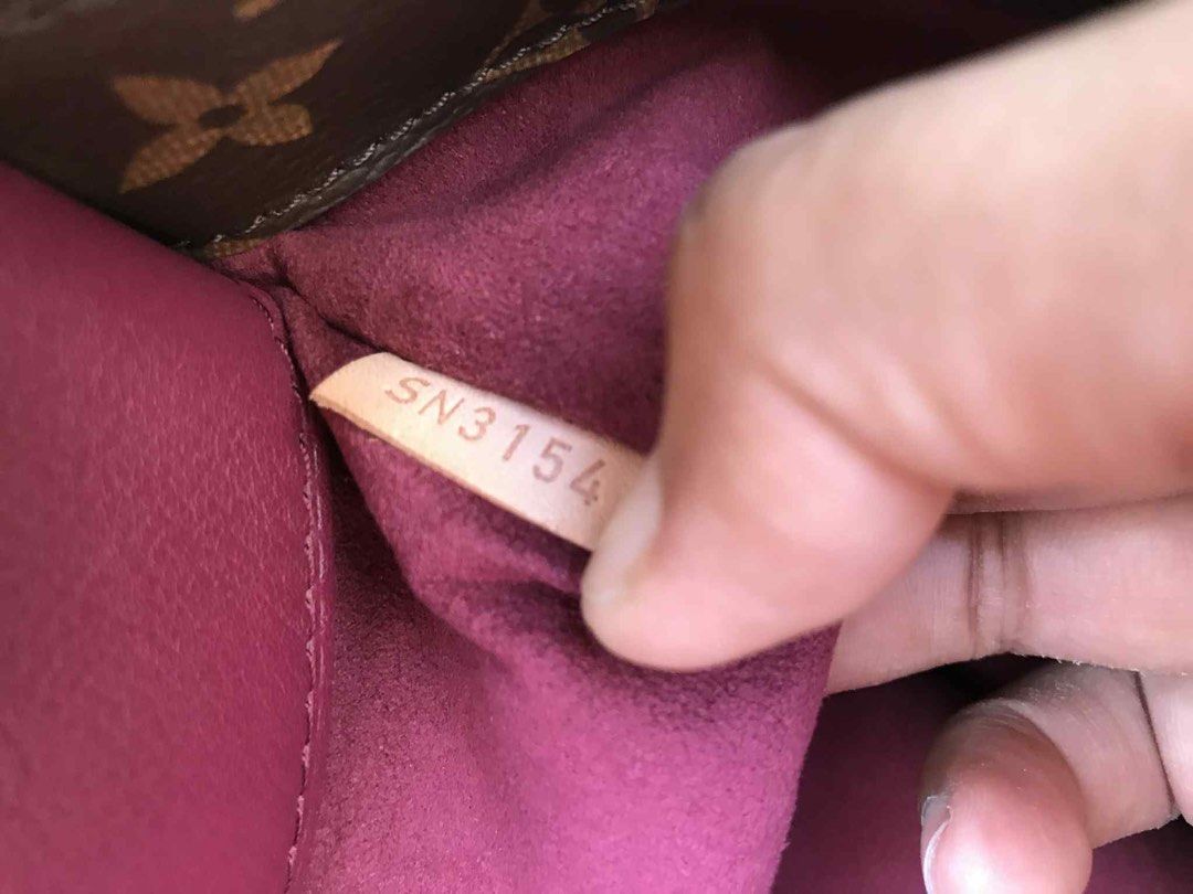 FLASH SALE!!! Authentic LV Pallas (Category: Luxury Bags & Wallets) located in Quezon City. Submitted by docshop.orig (Listing ID 1384678919, Image 2). Description: Rank: A (no major flaw with minimal signs of wear on the leather area and minimal water marks) Inclusion: Dustbag and original strap .