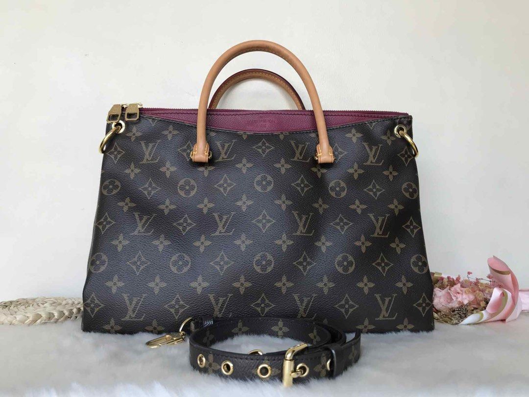 FLASH SALE!!! Authentic LV Pallas (Category: Luxury Bags & Wallets) located in Quezon City. Submitted by docshop.orig (Listing ID 1384678919, Image 1). Description: Rank: A (no major flaw with minimal signs of wear on the leather area and minimal water marks) Inclusion: Dustbag and original strap .