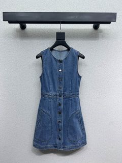 (Category: ) located in . Submitted by luxcloset.shop (Listing ID 1384711772, Image 1). Description: .