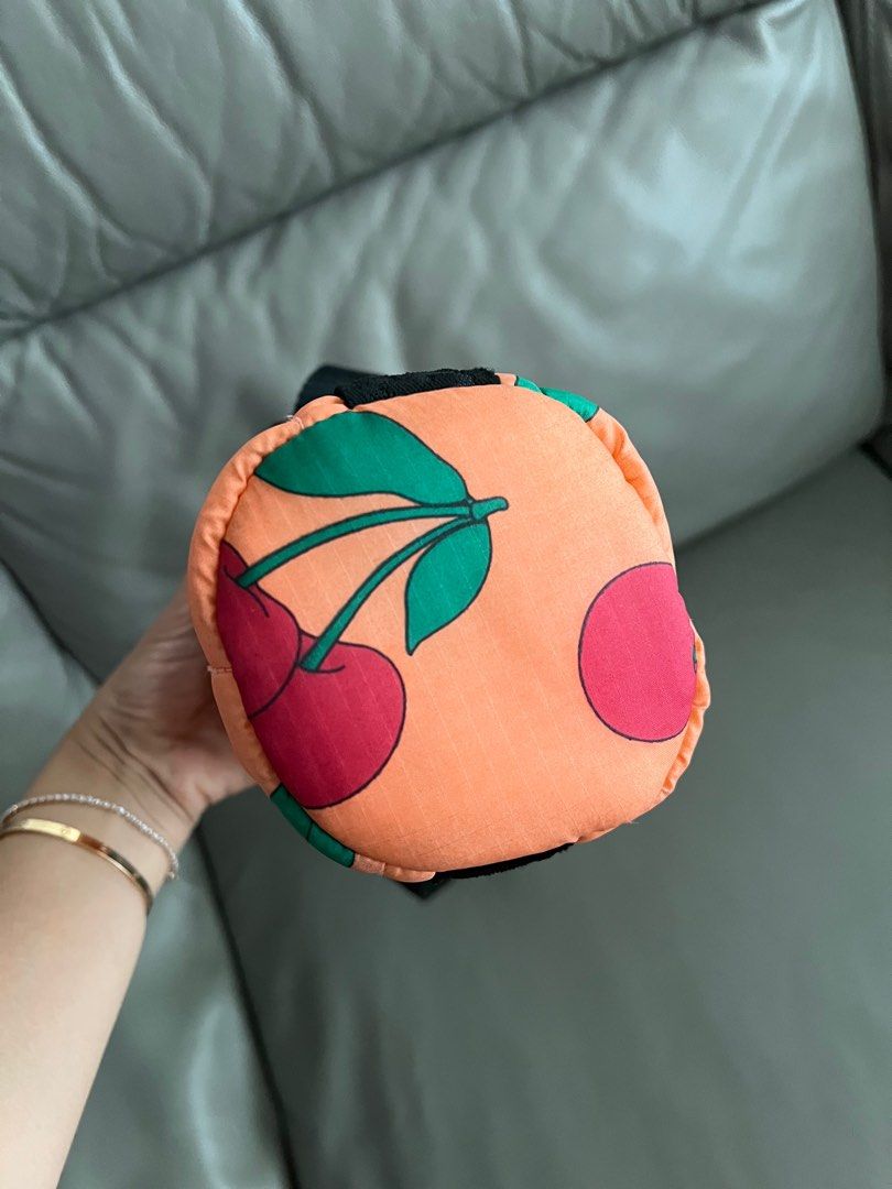 Baggu Puffy Water Bottle Bag (Category: Water Bottles & Tumblers) located in Manila. Submitted by declutteringacct (Listing ID 1384689313, Image 3). Description: Can fit up to Owala 40 oz without boot 😊.