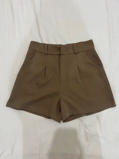 (Category: ) located in . Submitted by jclosetsale (Listing ID 1384758448, Image 1). Description: .