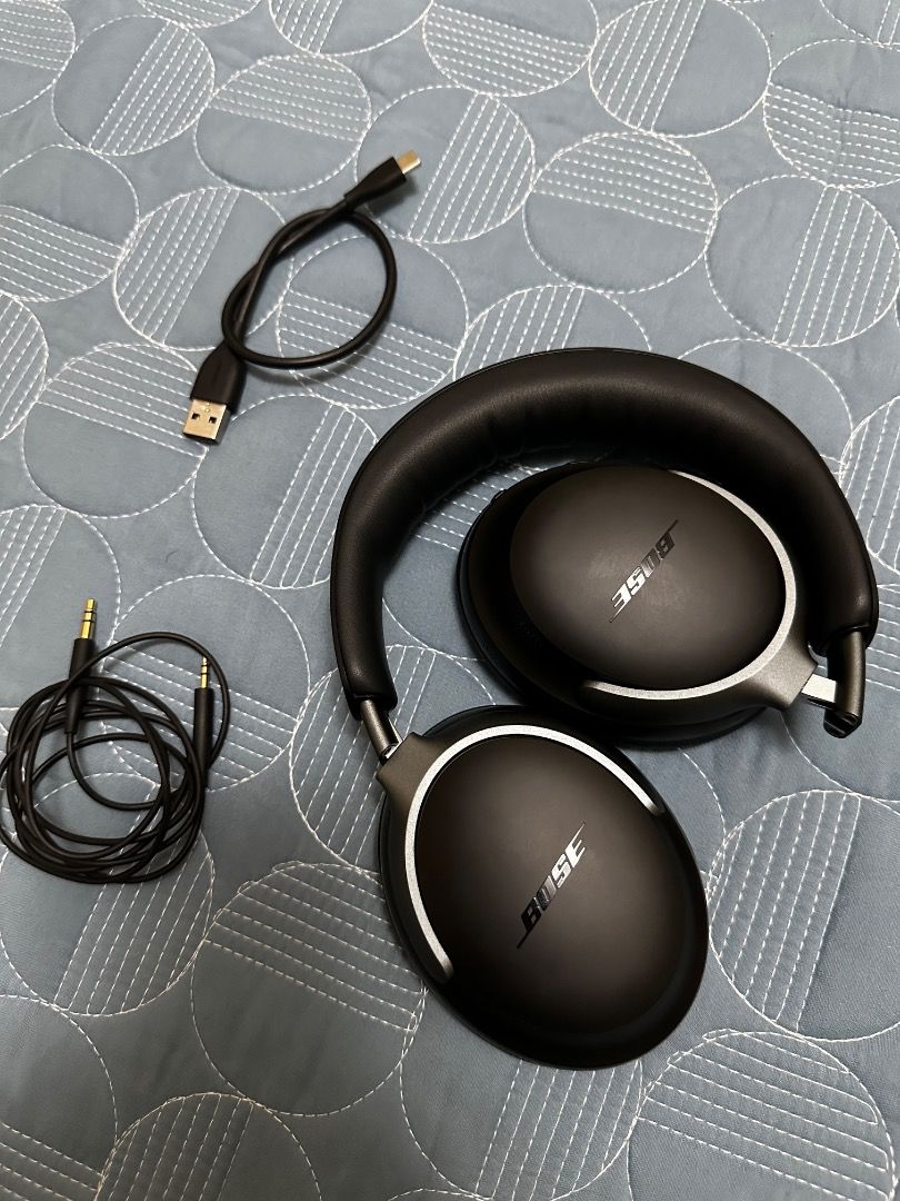 Bose Quitecomfort Ultra (Category: Headphones & Headsets) located in Manila. Submitted by eapajo (Listing ID 1384665418, Image 3). Description: Bose Quitecomfort Ultra complete accessories wala lang case Rush sale pm langpo facebook Boss Nik Pajo Rush Meet up bukas Terminal 3 ng hapon.
