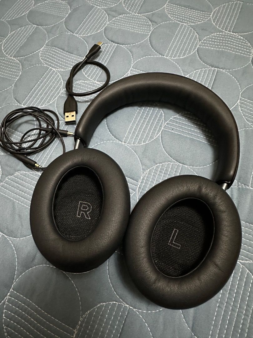 Bose Quitecomfort Ultra (Category: Headphones & Headsets) located in Manila. Submitted by eapajo (Listing ID 1384665418, Image 2). Description: Bose Quitecomfort Ultra complete accessories wala lang case Rush sale pm langpo facebook Boss Nik Pajo Rush Meet up bukas Terminal 3 ng hapon.