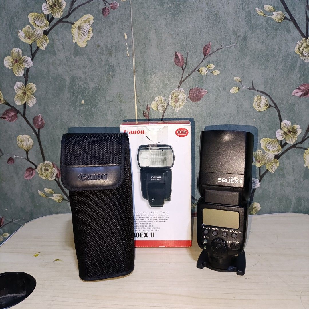 Canon 580EX II (Category: Flashes) located in Quezon City. Submitted by mcrey_ronquillo (Listing ID 1384767968, Image 1). Description: Selling Canon 580EX II Flash from 7999 to 6999 na lang! MESSAGE lang NEGOTIABLE ✨ Near to Mint Condition w/ Box - super kinis pa ✨ malakas buga ng ilaw! Meetup : SM Fairview, Novaliches Bayan, SM North, Around Quezon City.
