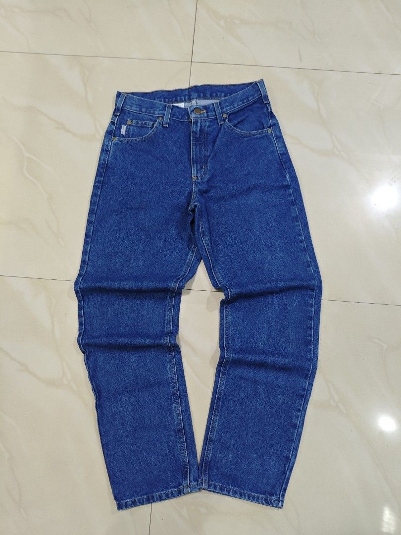 Carhartt B17 DST (Category: Jeans) located in Dapitan. Submitted by vincesabejon (Listing ID 1384768320, Image 2). Description: Waistline: 30 Length: 40 Leg opening: 7 Color rate: 9.5/10 Issue: Cracks sa leather patch As new condition.