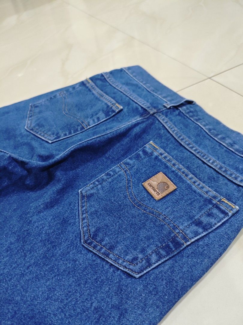 Carhartt B17 DST (Category: Jeans) located in Dapitan. Submitted by vincesabejon (Listing ID 1384768320, Image 3). Description: Waistline: 30 Length: 40 Leg opening: 7 Color rate: 9.5/10 Issue: Cracks sa leather patch As new condition.
