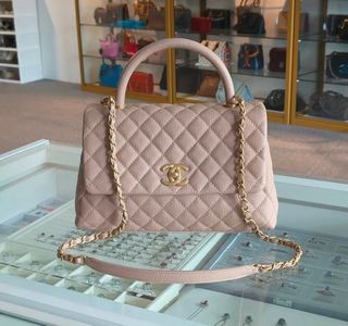 (Category: ) located in . Submitted by luxdesignerbrand (Listing ID 1384761368, Image 1). Description: .