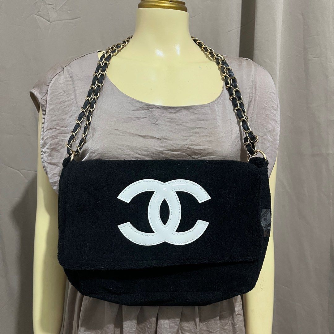 Chanel Precision Fur 2 Way Bag (Category: Luxury Bags & Wallets) located in Butuan. Submitted by dfgthriftology2.0 (Listing ID 1384800815, Image 2). Description: .