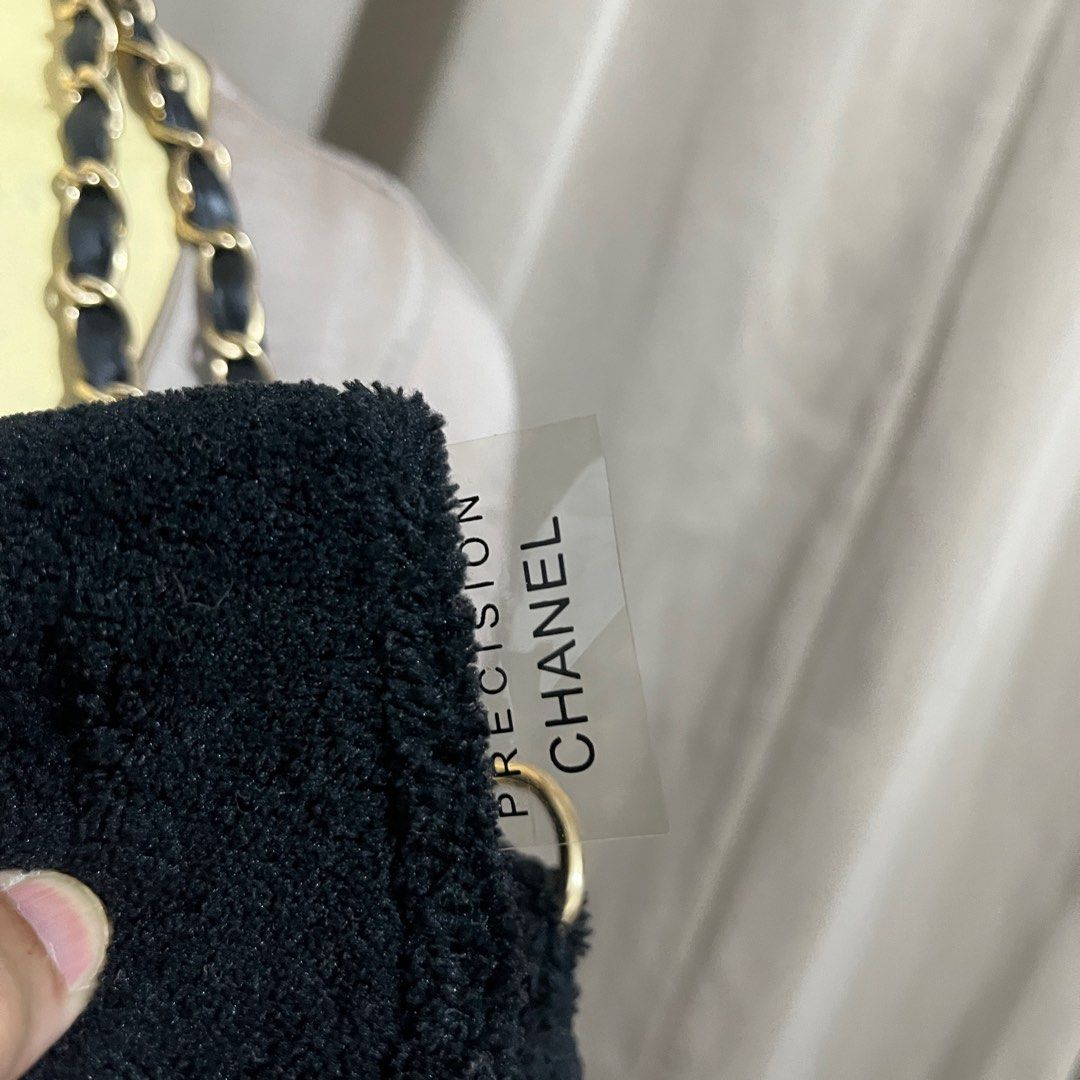Chanel Precision Fur 2 Way Bag (Category: Luxury Bags & Wallets) located in Butuan. Submitted by dfgthriftology2.0 (Listing ID 1384800815, Image 3). Description: .