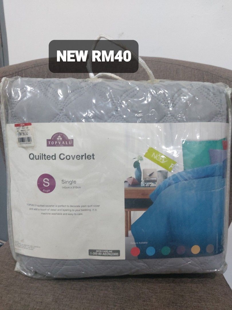Comforter (Category: Bedding & Towels) located in Johor Bahru. Submitted by al0211 (Listing ID 1384700377, Image 1). Description: Single quilted coverlet 140cm x 210cm grey color.
