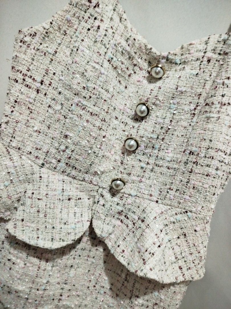 Coquette white tweed dress (Category: Dresses) located in Tarlac. Submitted by heartbeataria (Listing ID 1384827470, Image 2). Description: length: 32" bust: 32" waist: 29".