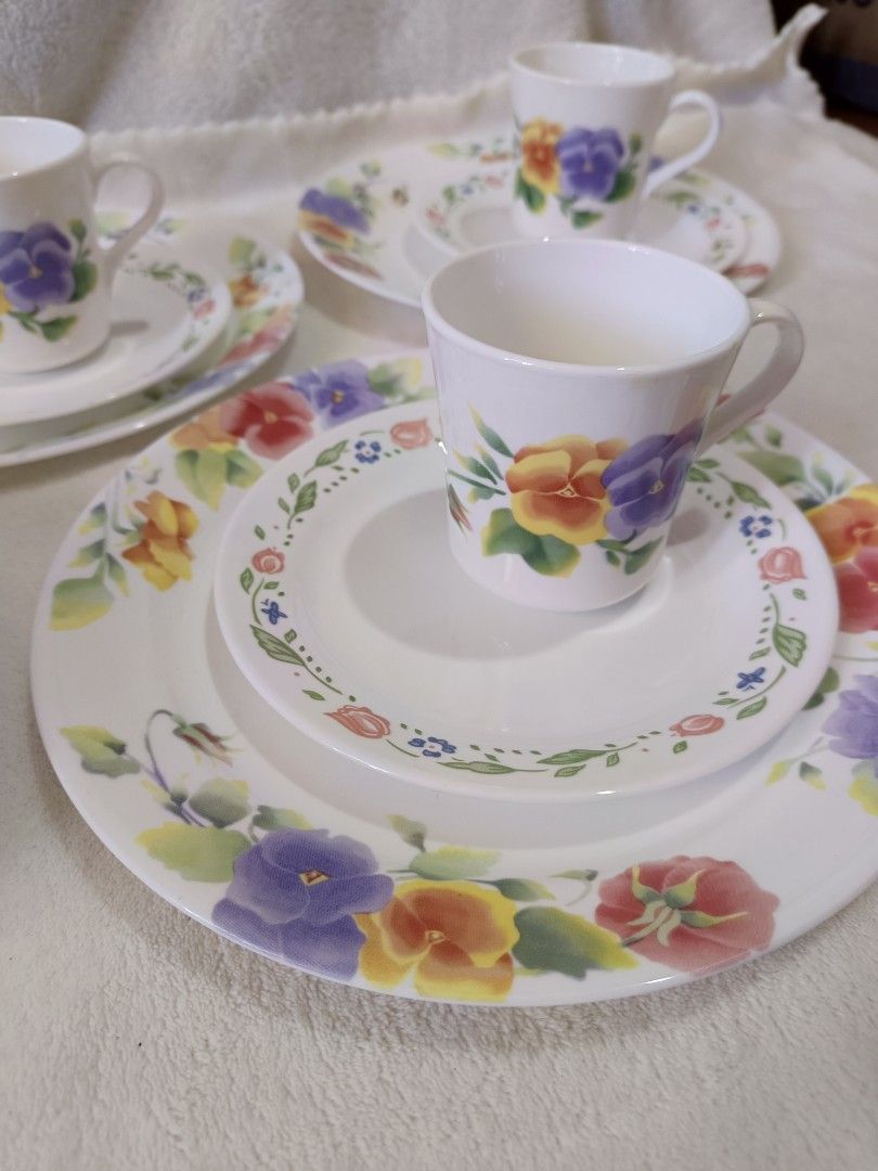 Corelle 25pcs Set (Category: Dinnerware & Cutlery) located in Kawit. Submitted by issantos1996 (Listing ID 1384831288, Image 3). Description: 25pcs CORELLE SET 🥰🩵❤️‍🔥 6pcs Dinnerplate 6pcs Saucer 6pcs cups/mugs 6pcs Bowl 1pc Platter.