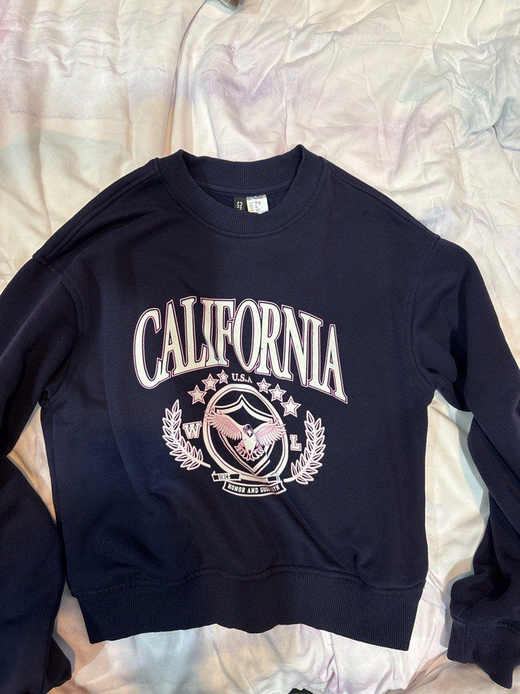 crop pullover (Category: Coats, Jackets and Outerwear) located in Singapore. Submitted by thrrowne (Listing ID 1384757270, Image 1). Description: tracked mail +$3 meetups at serangoon mrt free negos allowed quite thick material red marks on the tag (can cut off) .