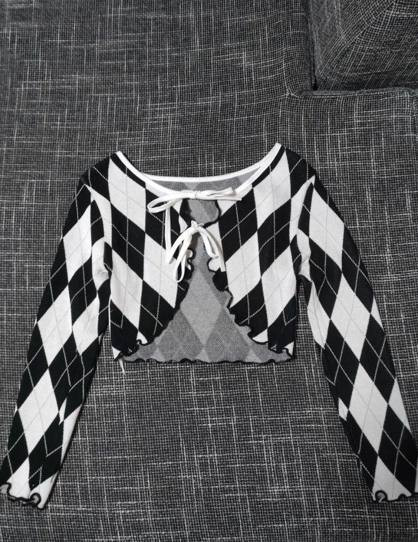 Cropped Cardigan, Coverup (Category: Others Tops) located in Santo Domingo. Submitted by _nymph_ (Listing ID 1384660634, Image 2). Description: size xs-s rfs: decluttering ( tumaba na).