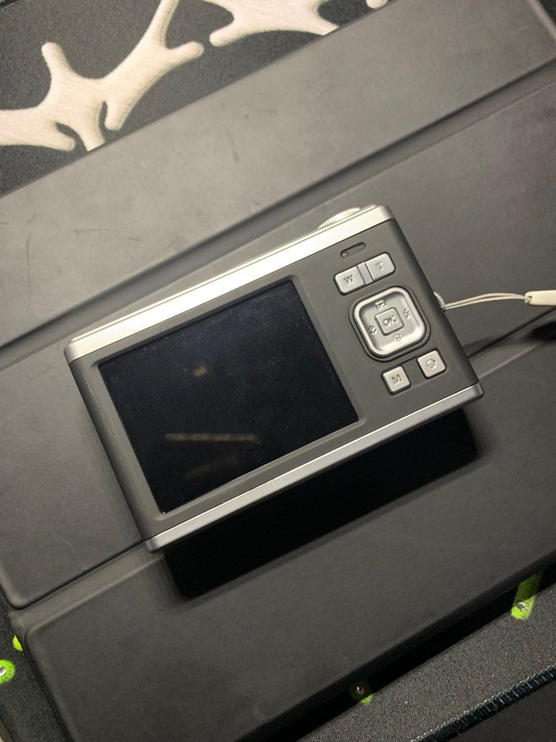 Digital Camera (Category: Cameras) located in Johor Bahru. Submitted by chewiemirr (Listing ID 1384829381, Image 3). Description: Condition 9.5/10 Can nego.