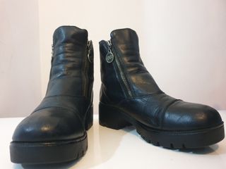 (Kategori: ) berada di . Dikirim oleh garage_second_shoes (ID iklan 1384694057, Gambar 1). Deskripsi: .
