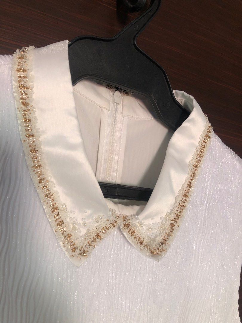 Elegant white dress (Category: Dresses) located in Muntinlupa City. Submitted by iampinks (Listing ID 1384683960, Image 2). Description: Pre-loved. Medium . Excellent condition. .