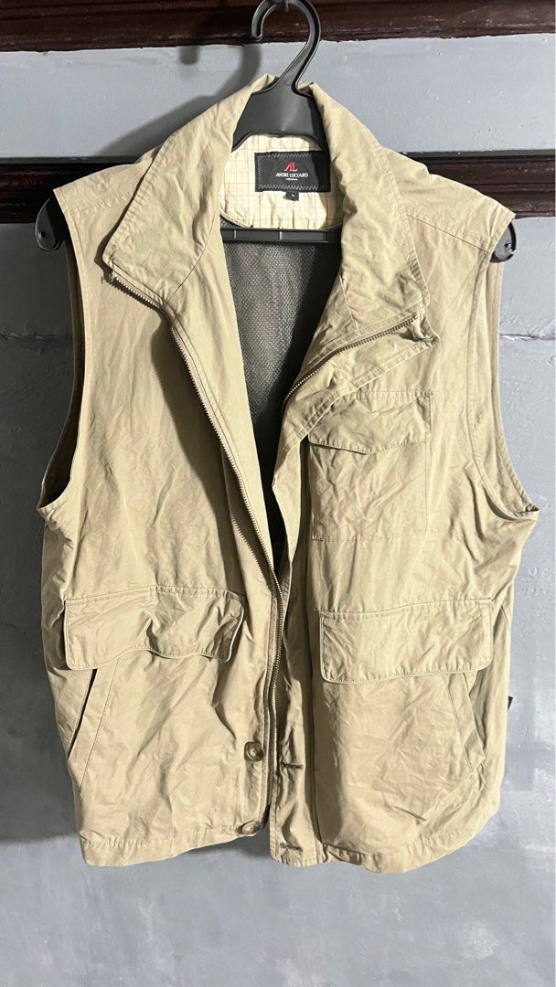 FASHION VEST FOR MEN (Category: Vests) located in Mandaluyong City. Submitted by jaydeezz (Listing ID 1384828965, Image 1). Description: PRELOVED FASHION VEST FOR MEN 9/10 CONDITION SEE PHOTOS FOR SIZING REFERENCES.