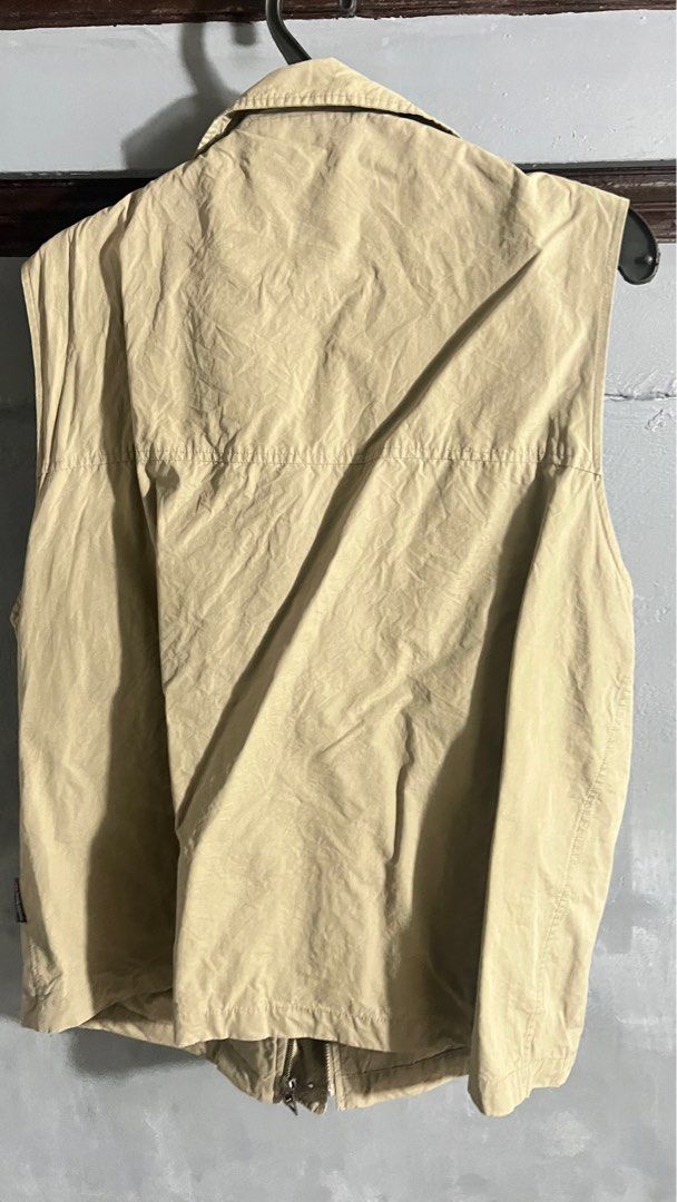 FASHION VEST FOR MEN (Category: Vests) located in Mandaluyong City. Submitted by jaydeezz (Listing ID 1384828965, Image 2). Description: PRELOVED FASHION VEST FOR MEN 9/10 CONDITION SEE PHOTOS FOR SIZING REFERENCES.