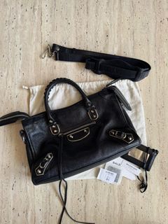 (Kategori: ) berada di . Dikirim oleh kiano_shoes (ID iklan 1384689158, Gambar 1). Deskripsi: .