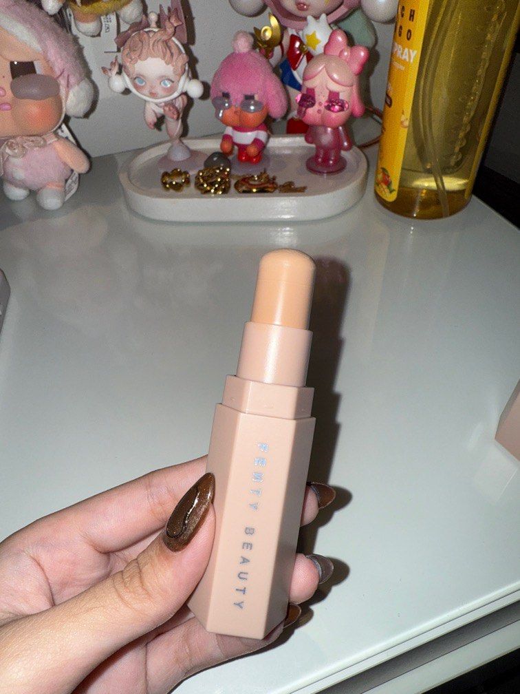 FENTY BEAUTY CONTOUR STICK - SOFT AMBER (Category: Makeup) located in Mandaluyong City. Submitted by summ1e_ (Listing ID 1384748950, Image 3). Description: used only 3-4 times.