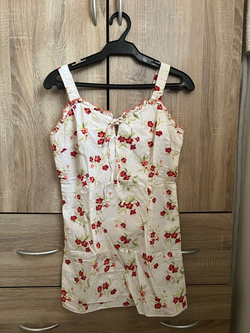 Floral Short Dress (Category: Dresses) located in Caloocan City. Submitted by hello1271919 (Listing ID 1384672187, Image 1). Description: 🧺 Preloved dress – gently used and in good condition 👕 can fit small to medium 📍 Can do Lalamove/JNT/Meet-up available around SM North (Trinoma, SM Annex, etc.) 💸 Affordable price – perfect for budget finds 📸 More pics upon request, just message!.