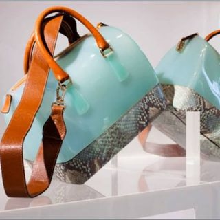 (Kategori: ) berada di . Dikirim oleh preloved_by_mega (ID iklan 1382742892, Gambar 1). Deskripsi: .