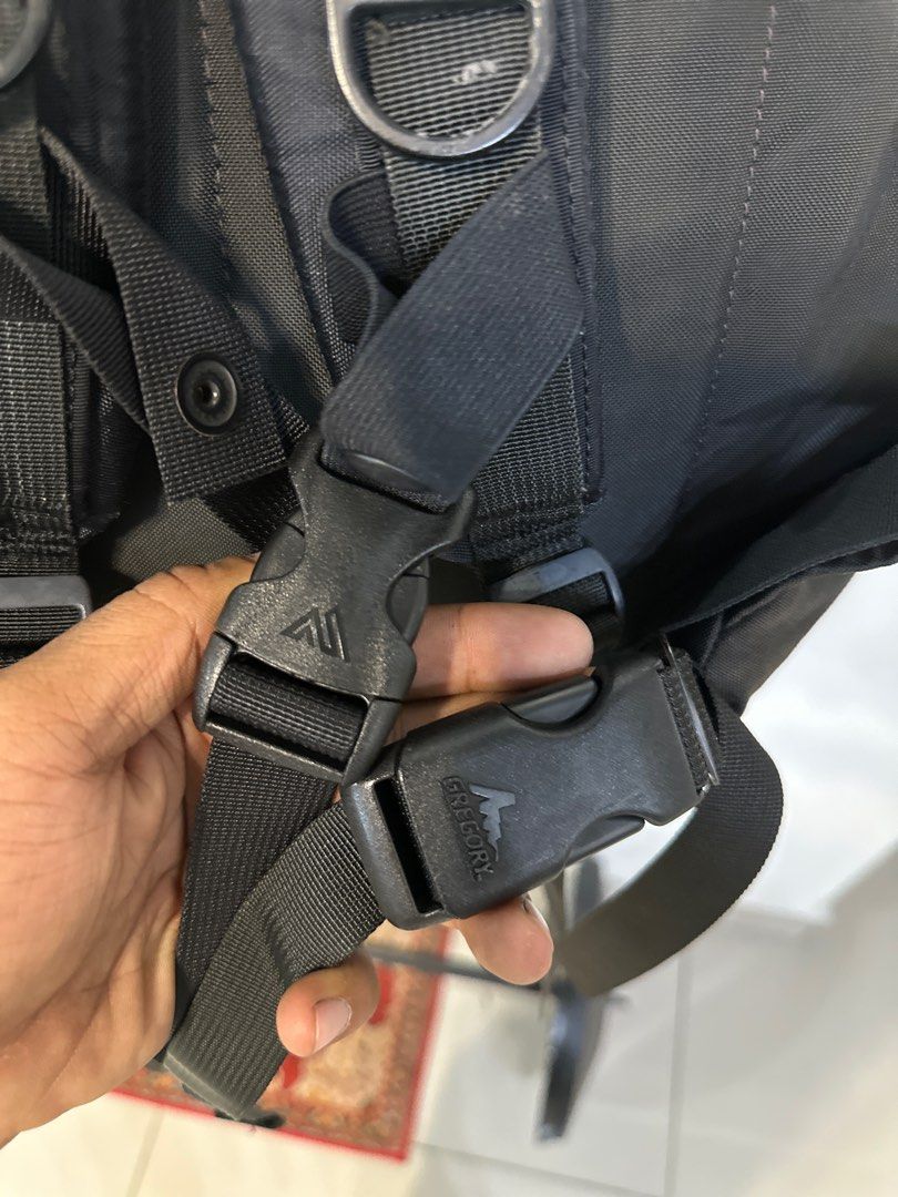 Gregory backpack (Category: Backpacks) located in Kuala Lumpur. Submitted by izz_mustafa (Listing ID 1384675704, Image 2). Description: Made in USA Condition okey cuma ada faded sikit Zip lancar bebas koyak.