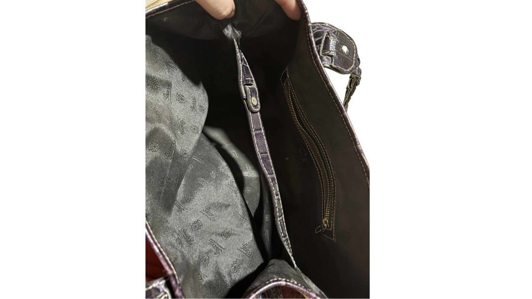 Gucci Pelham in Croc leather (Category: Luxury Bags & Wallets) located in Iligan City. Submitted by khimmy81 (Listing ID 1384737361, Image 3). Description: Gucci Pelham shoulder bag in Croc leather Deep purple in color Rarely used.