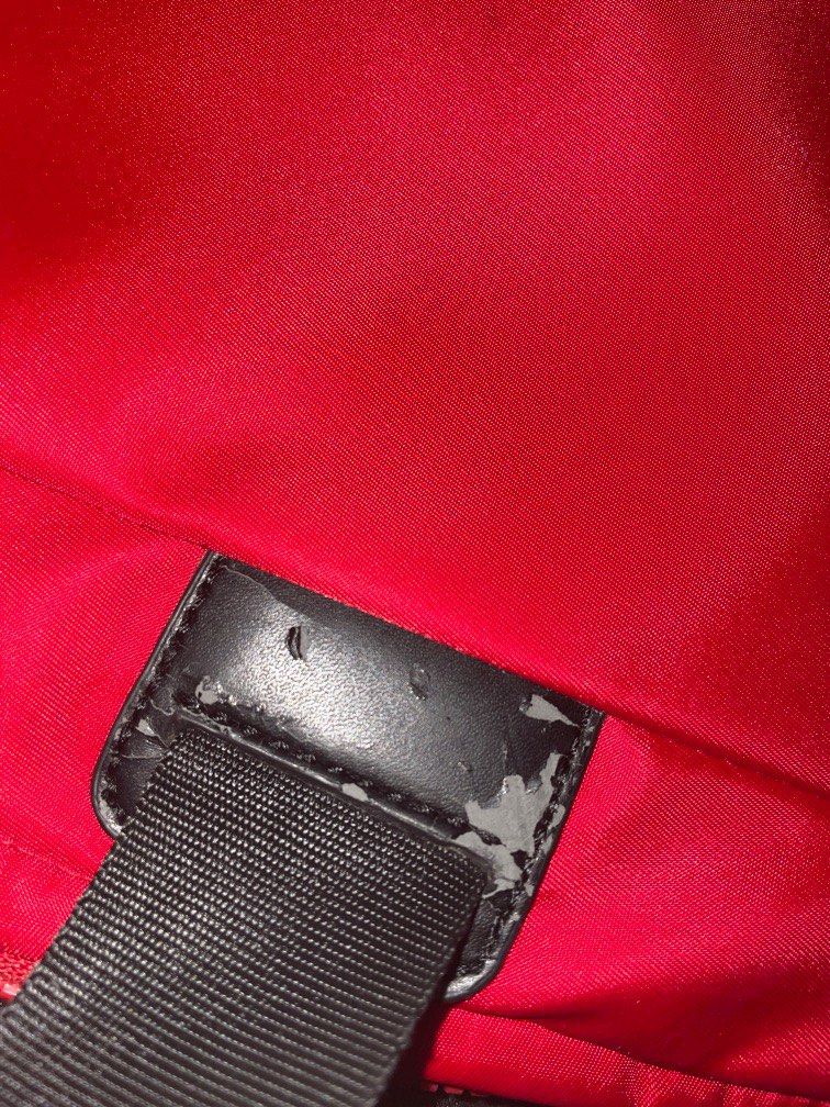 HALO (Category: Laptop Bags & Sleeves) located in Caloocan City. Submitted by affordableitems. (Listing ID 1384713867, Image 3). Description: Swe pictures para sa flaws, pero di masyado nagamit Kasya macbook air ko.