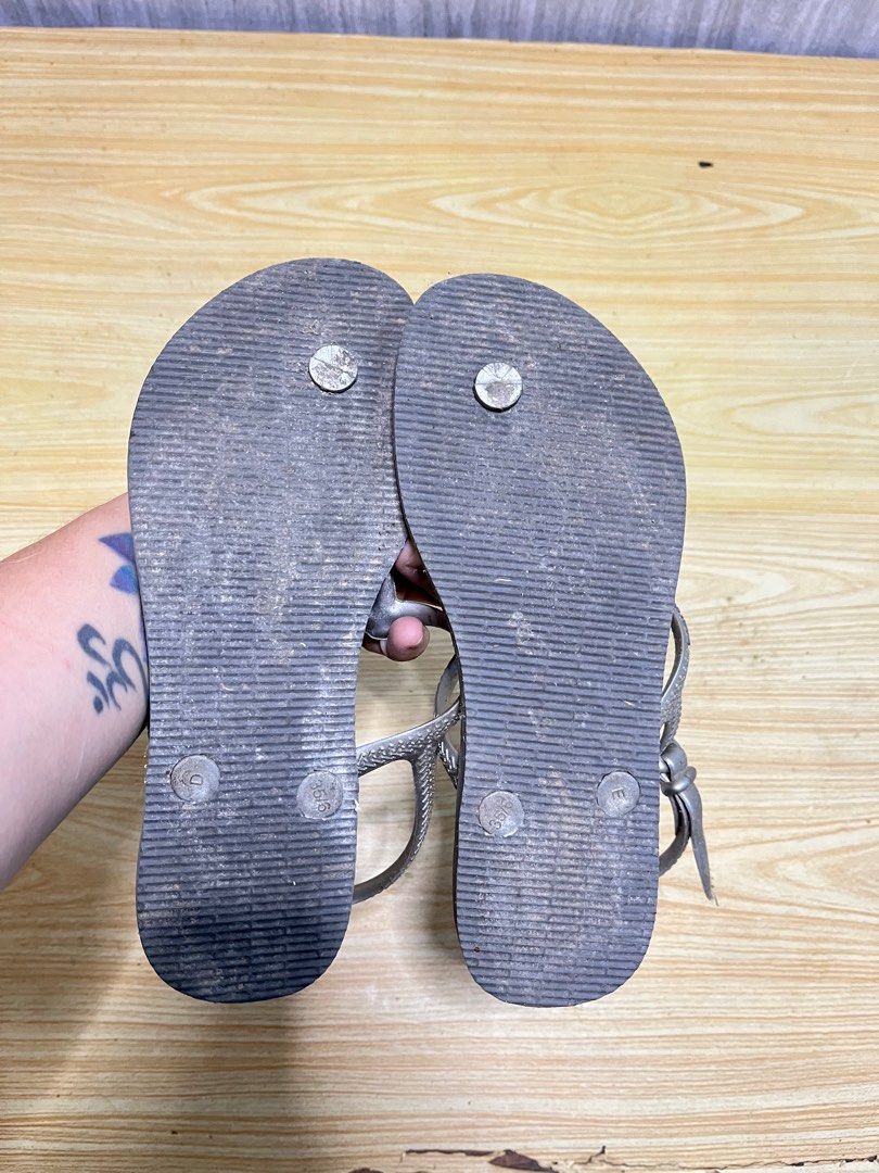 Havaianas Sandal (Category: Slippers and slides) located in Santiago. Submitted by luxuryfindforlessph (Listing ID 1384635448, Image 2). Description: Na stock lang used twice .