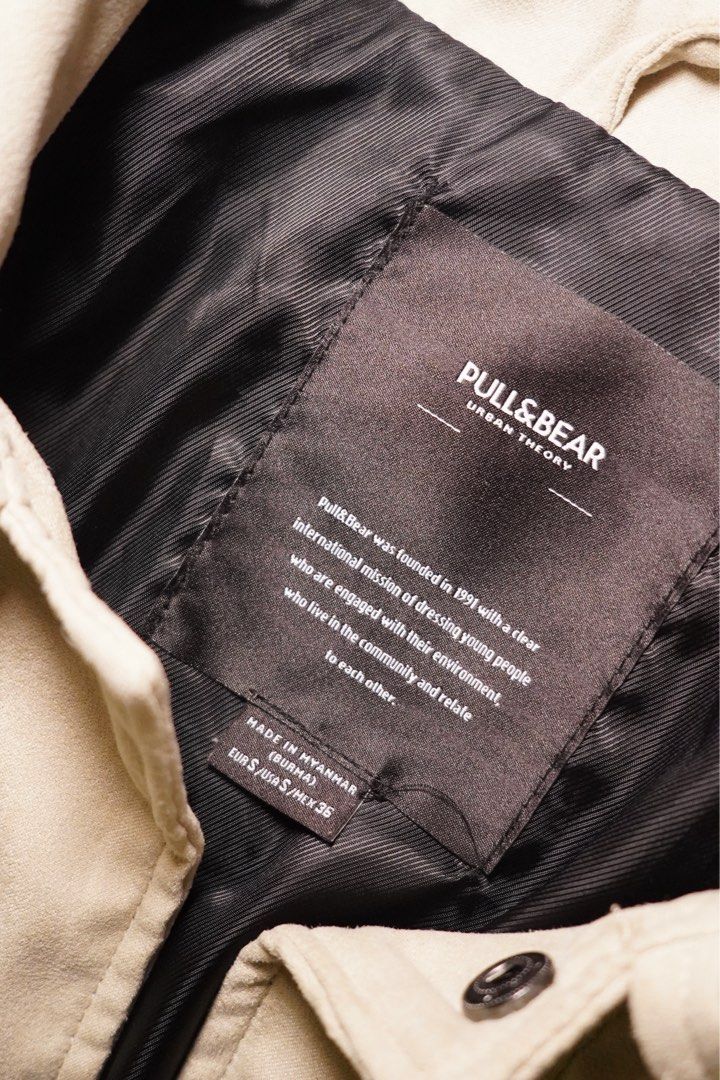 Jacket Pull and Bear (Category: Coats, Jackets and Outerwear) located in Kuala Lumpur. Submitted by ghosthouse_366 (Listing ID 1384810613, Image 2). Description: Hello, clear out my closet! This one i just wear for 4 times only 😂 .