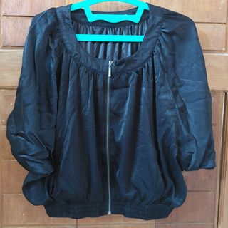 (Kategori: ) berada di . Dikirim oleh preloved_authentic8 (ID iklan 1384644793, Gambar 1). Deskripsi: .