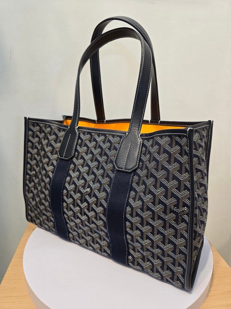 JUst Wow!😱💯👌🏼 (Category: Luxury Bags & Wallets) located in General Santos City (Dadiangas). Submitted by braverabbit.67 (Listing ID 1384816216, Image 1). Description: Preloved Goyard tote Large size Used Excellent Condition sTore Entry😱💯👌🏼.