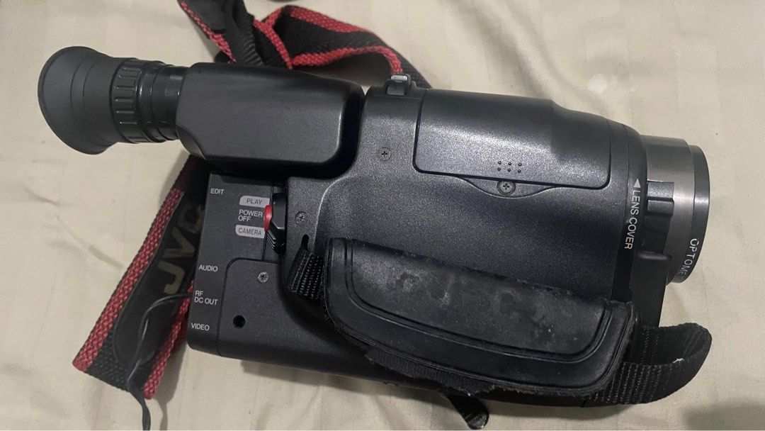 JVC Handheld Camcorder GR-AX200 12x (Category: Video Cameras) located in Quezon City. Submitted by jackpotdecluttering (Listing ID 1384734809, Image 3). Description: JVC Handheld Camcorder GR-AX200 12x - Working condition but defective battery - WYSIWYG - RFS: decluttering - Loc: Quezon City.