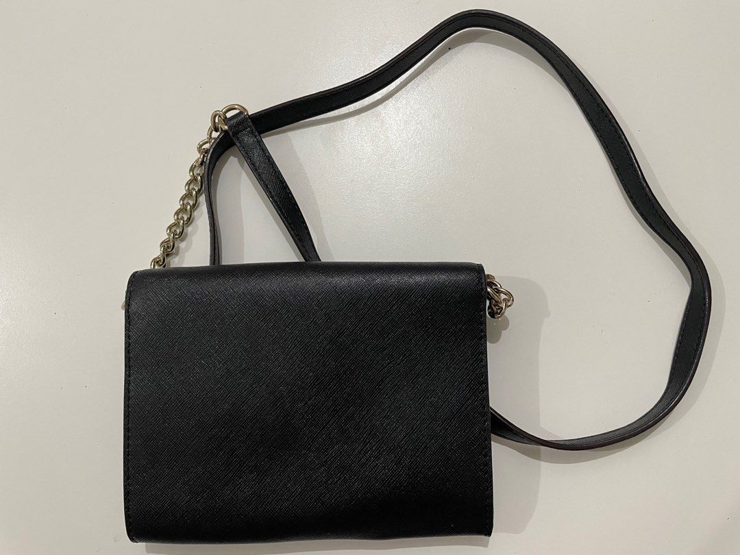 Kate Spade Mini Crossbody Bag (Category: Luxury Bags & Wallets) located in Manila. Submitted by cjdlfn (Listing ID 1384813647, Image 2). Description: .