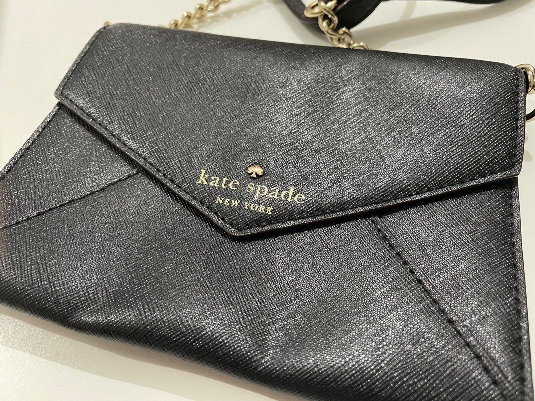 Kate Spade Mini Crossbody Bag (Category: Luxury Bags & Wallets) located in Manila. Submitted by cjdlfn (Listing ID 1384813647, Image 1). Description: .